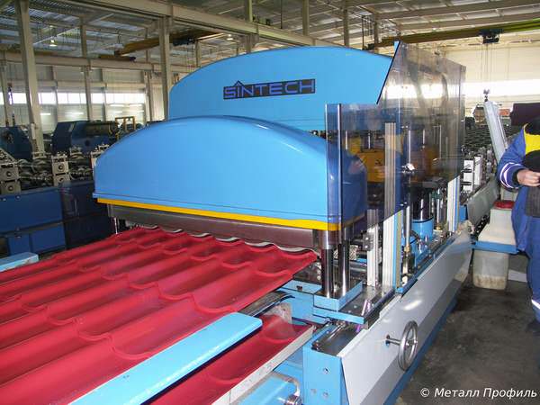 Производство различных видов металлочерепицы на заводе ГК Металл Профиль в Лобне